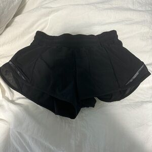 Lululemon black hotty hot shorts size 4
